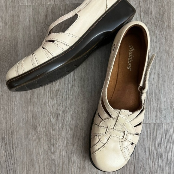 Reflections Everyday Sensible Shoes in Cream - Picture 9 of 14